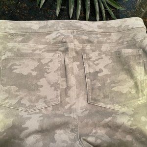 Spanx Camo Leggings - Large